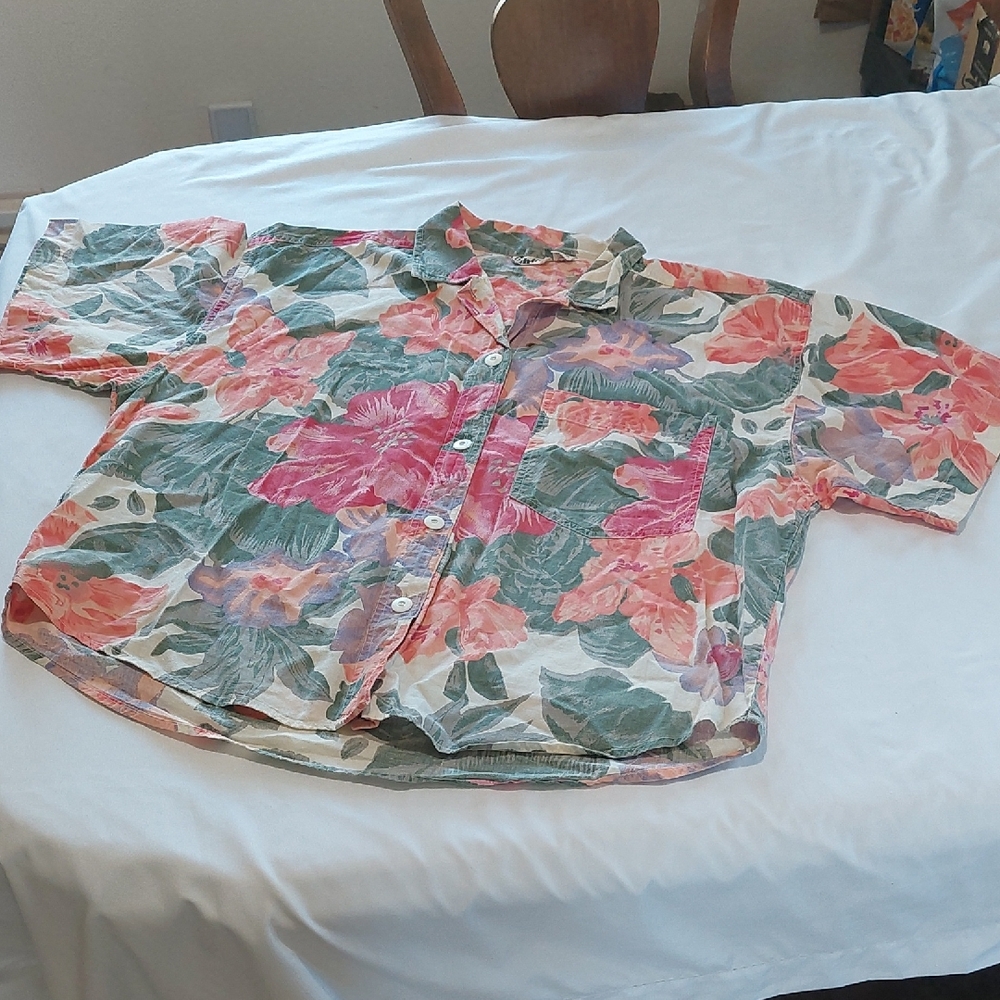 Entity Floral Button-Up Shirt.1980s Era .Pocket In The Front .Size Large